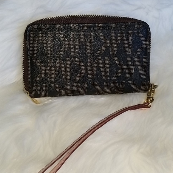 💛Michael Kors Small Ladies Wristlet - Picture 5 of 11